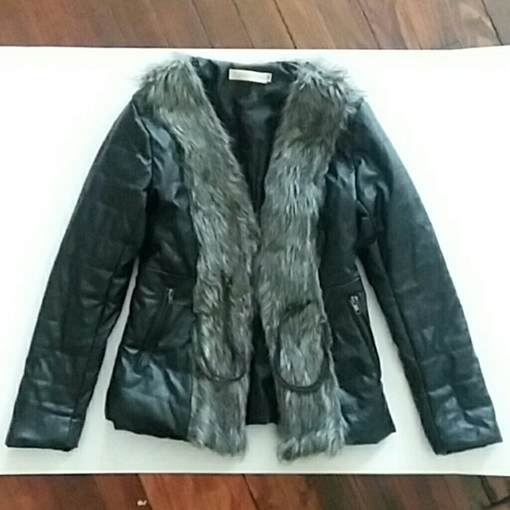 Super Cute Coat. SZ M. Tie closure
